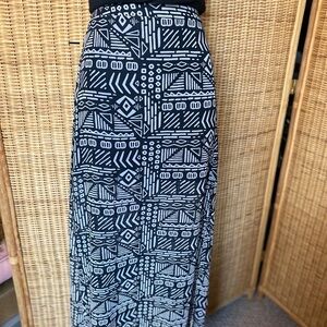 Black and White Geometric Patterned Skirt